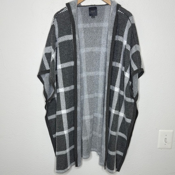 Lysse Tribeca Hooded Sweater Poncho Gray and White Plaid Open Cardigan - Picture 3 of 8